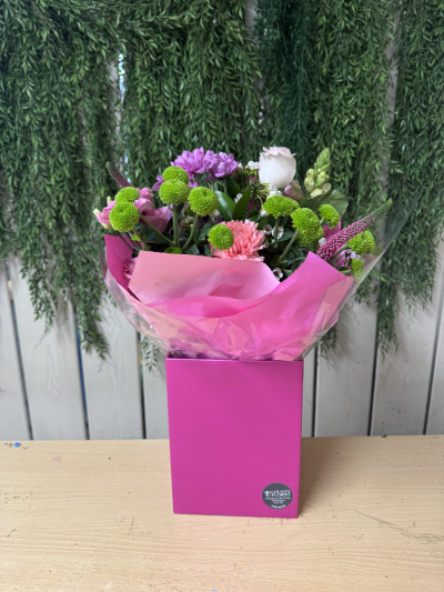 Cerise box - A handtied in water in cerise colours