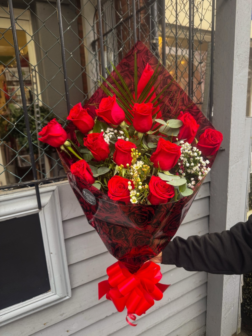 12 x red rose bouquet