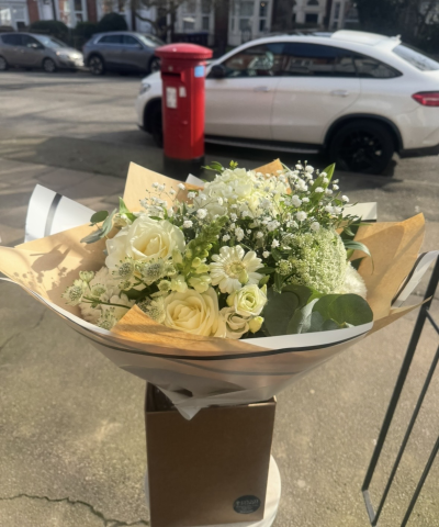 Sympathy aquapack - A handtied in water in whites and greens